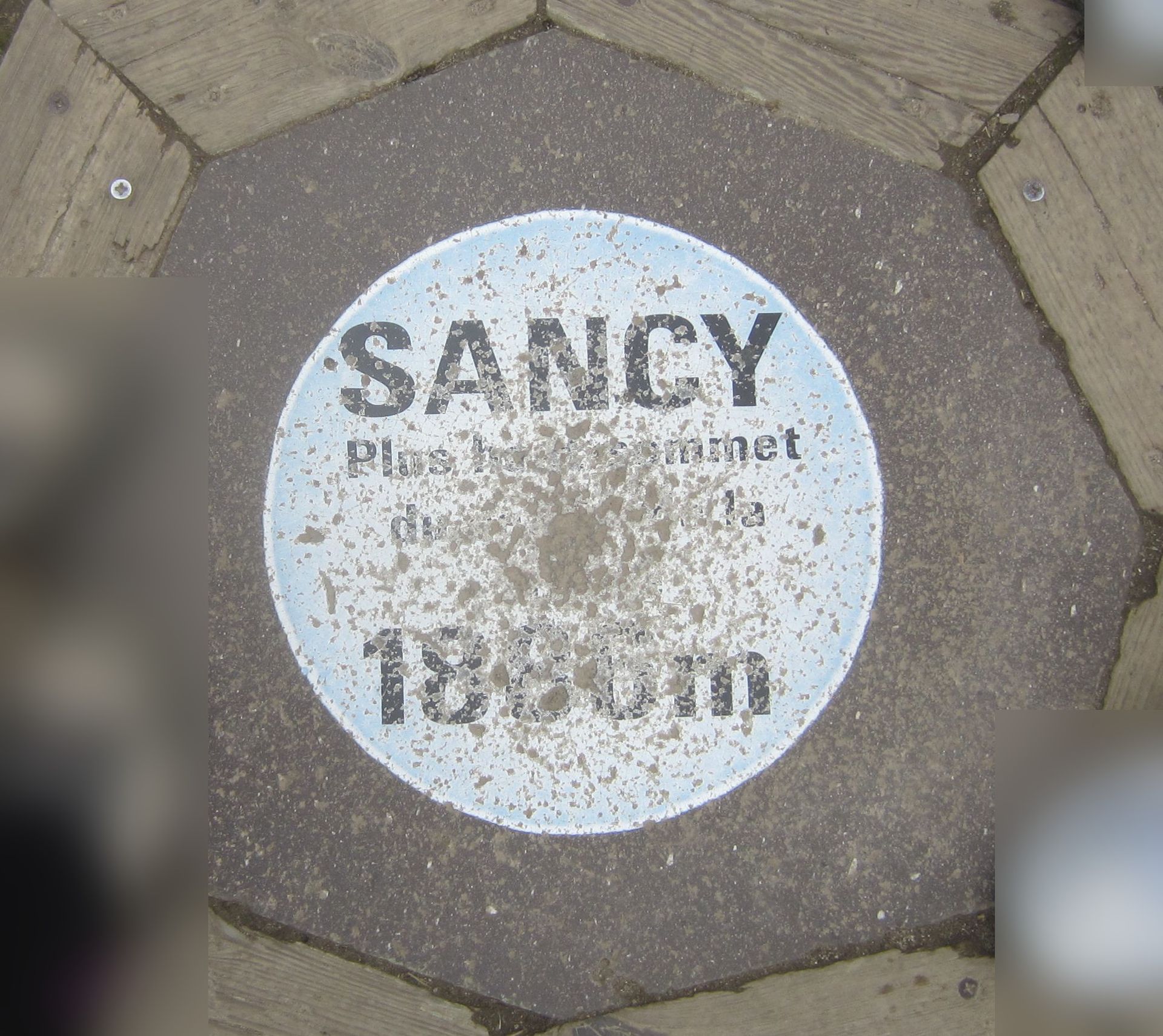 Mark of the summit at Puy de Sancy.